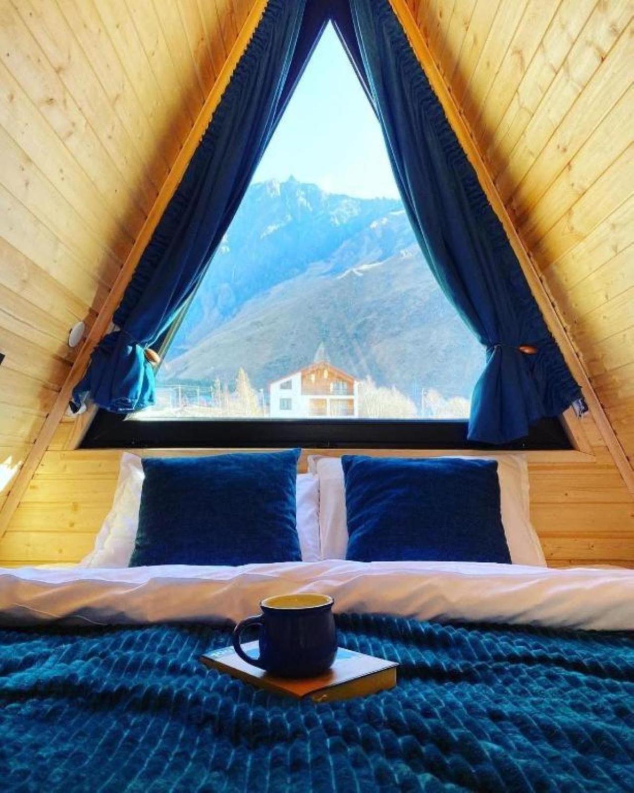 Pyramid Kazbegi Hotell Exteriör bild